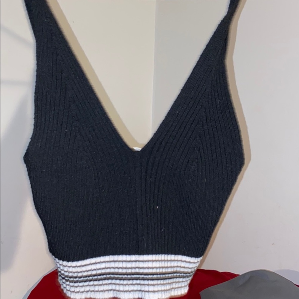 Black v neck Crop top